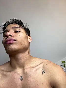NelModel1 online show from June 22, 2:43 pm