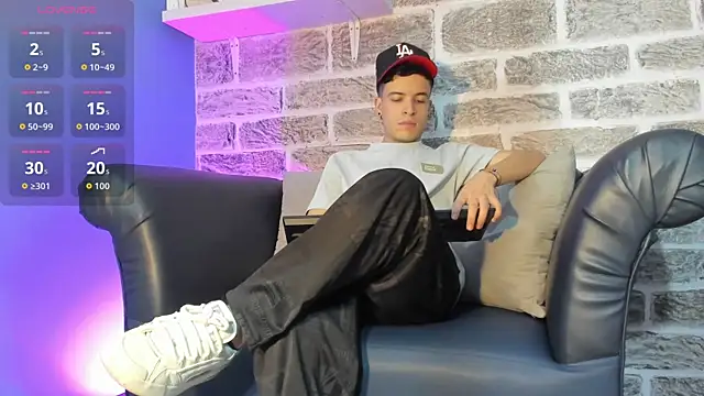 kevinn bluee online show from May 22, 9:31 pm