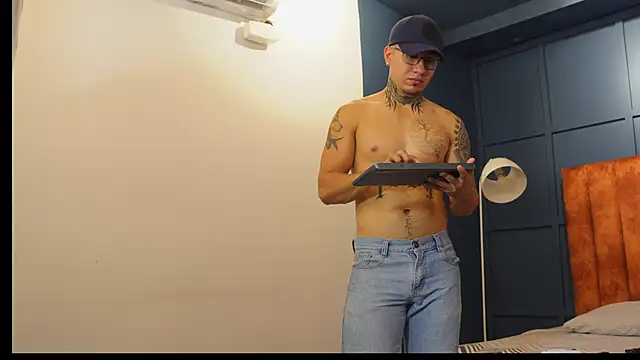 JhonyWestt online show from June 20, 1:05 pm