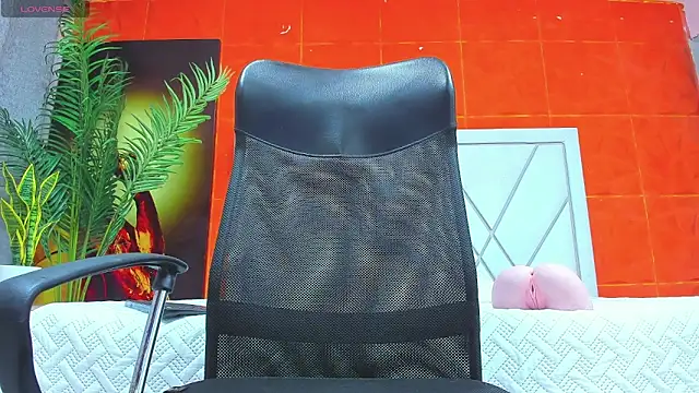 CHRIS GREY online show from June 14, 4:53 pm