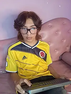 ConnorMontiel online show from June 27, 11:43 pm