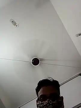 Hyd Guy4Gals online show from June 17, 3:52 am