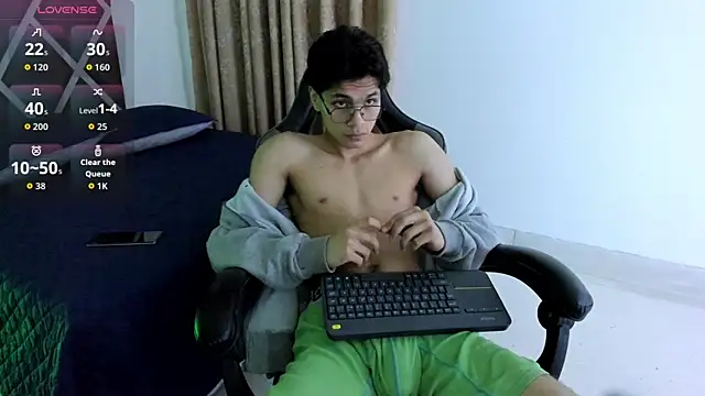 Ithan Hott online show from June 19, 3:45 am