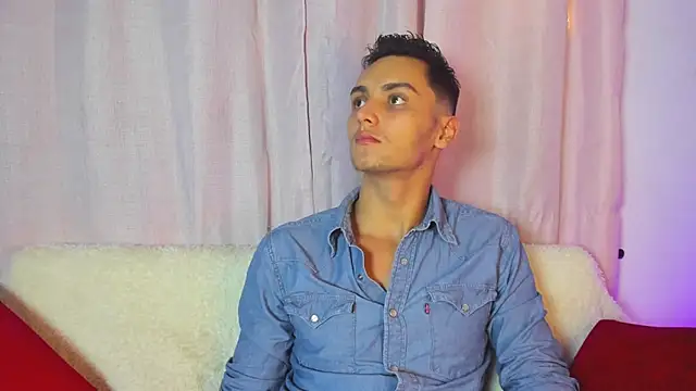 andrewevans46 online show from June 23, 3:33 am