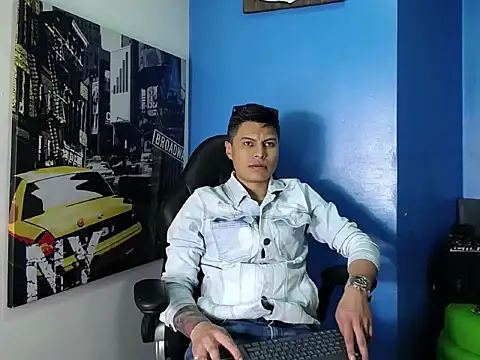 AquilesTaylor online show from June 22, 1:04 pm
