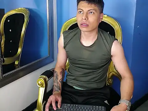 AquilesTaylor online show from June 19, 1:27 pm