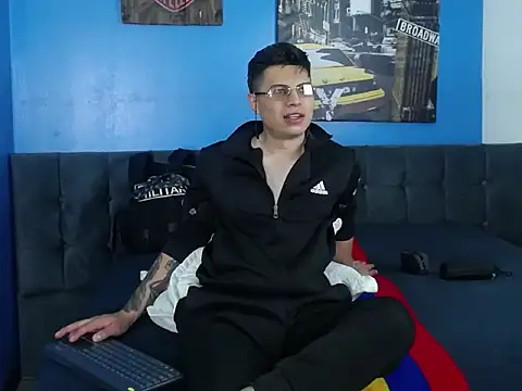 AquilesTaylor online show from June 18, 1:27 pm