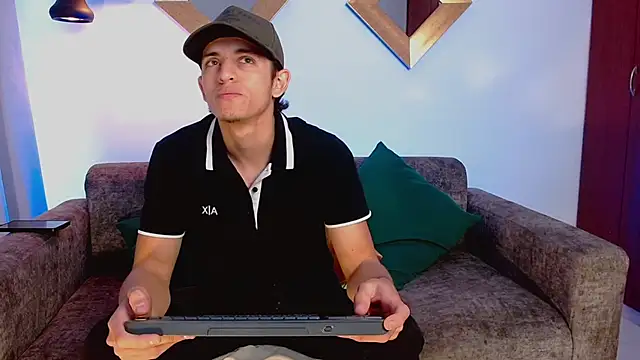 AxelFalconn online show from June 11, 6:28 pm
