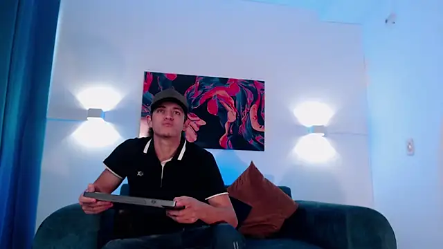 AxelFalconn online show from June 16, 6:32 pm