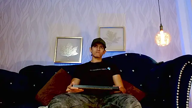 AxelFalconn online show from June 9, 6:20 pm