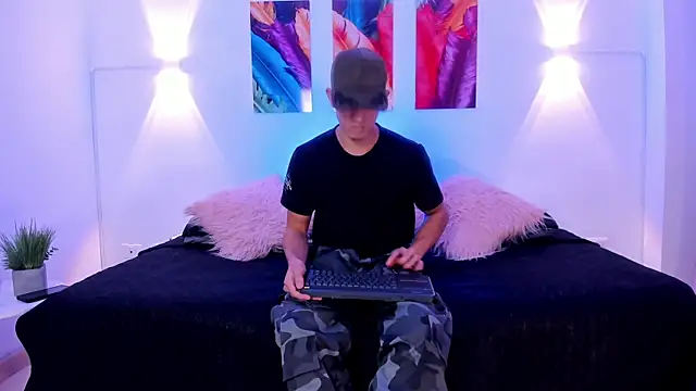 AxelFalconn online show from June 6, 6:47 pm