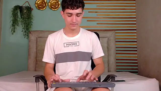 aalejo gray online show from June 6, 7:31 pm