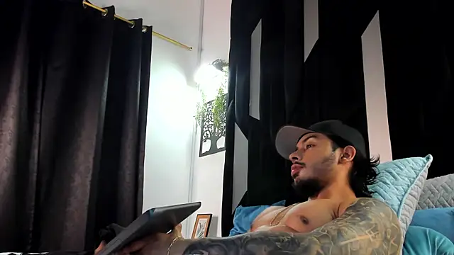 Justin WhiteJS online show from June 15, 2:25 am