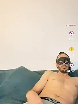 TomDesire online show from June 22, 6:45 pm