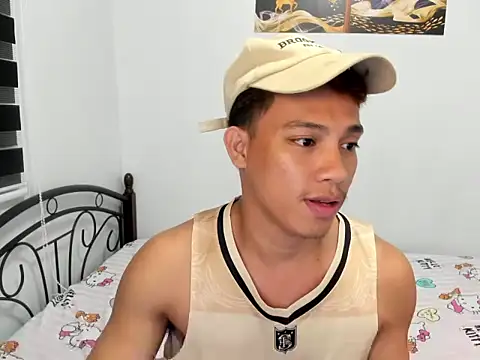urfucker vinz online show from June 17, 12:18 pm