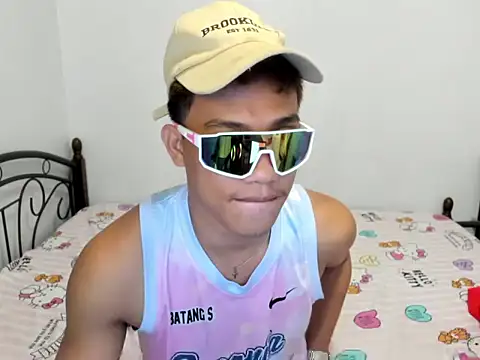 urfucker vinz online show from June 16, 5:10 am