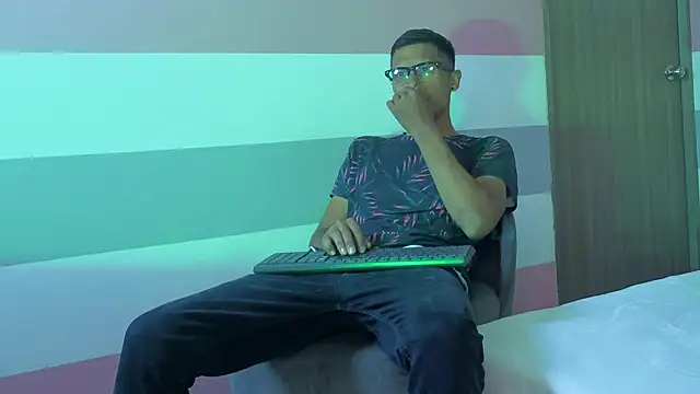 theo steel  online show from June 10, 1:45 pm