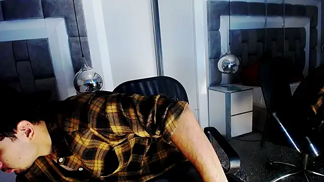 LucasThomson  online show from June 18, 4:03 am