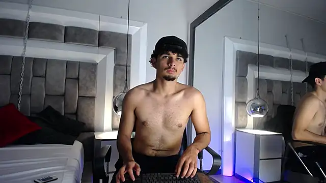 LucasThomson  online show from June 17, 4:03 am