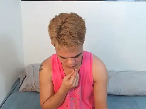 yourmikexxx online show from June 14, 9:22 am