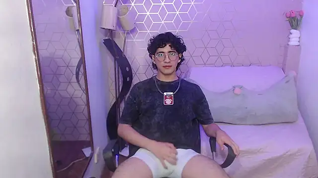 Elliot 23 online show from June 20, 3:33 am
