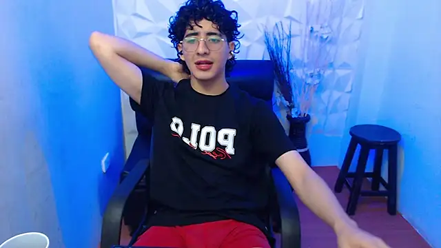 Elliot 23 online show from June 16, 1:46 pm