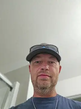 BlueEyedSilverFox online show from August 7, 9:54 pm