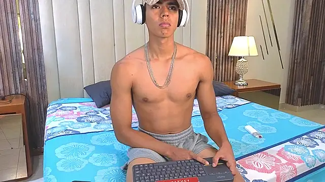 HiroRring online show from June 25, 1:27 pm