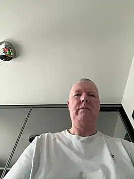 Snapshot of cumboy chatting on February 1, 11:43 am cumboy online show from February 1, 11:43 am