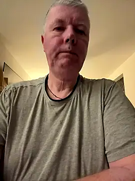 Snapshot of cumboy chatting on December 3, 12:44 am cumboy online show from December 3, 12:44 am