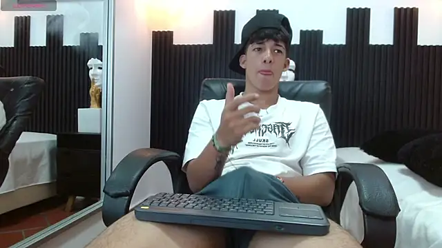 ren storm online show from August 5, 4:06 am