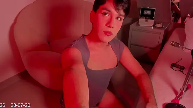 xoxoevy online show from July 28, 2:05 pm