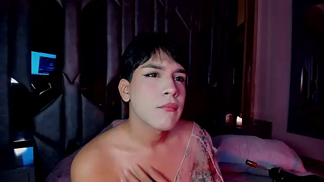 xoxoevy online show from July 31, 2:05 pm