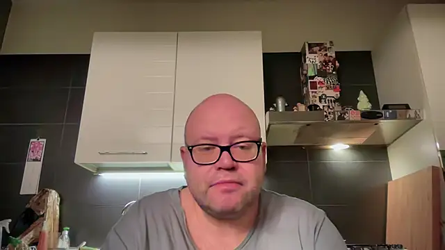 theitalianbear online show from April 28, 2:17 am