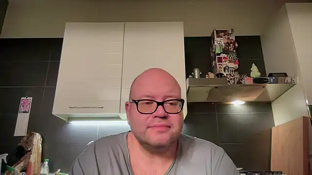 theitalianbear online show from April 28, 2:27 am