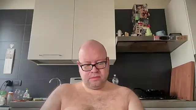 theitalianbear online show from February 25, 11:30 am