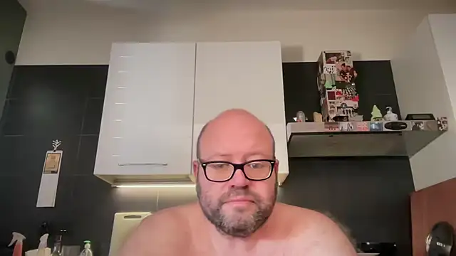 theitalianbear online show from June 13, 8:56 am