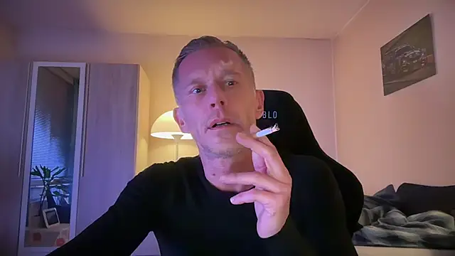 Snapshot of slaveboy2016@xh chatting on October 19, 2:16 am slaveboy2016xh online show from October 19, 2:16 am