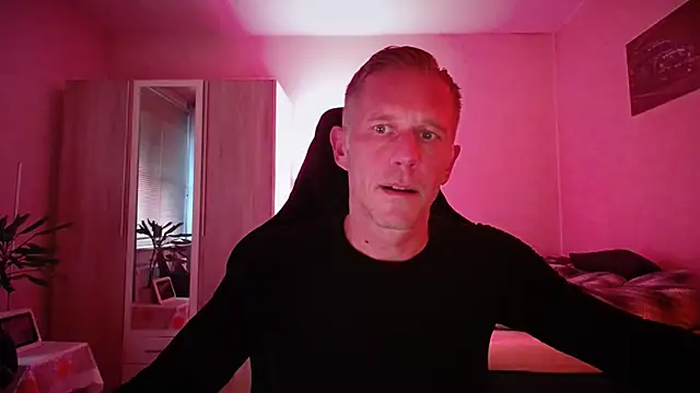 Snapshot of slaveboy2016@xh chatting on October 16, 3:53 pm slaveboy2016xh online show from October 16, 3:53 pm