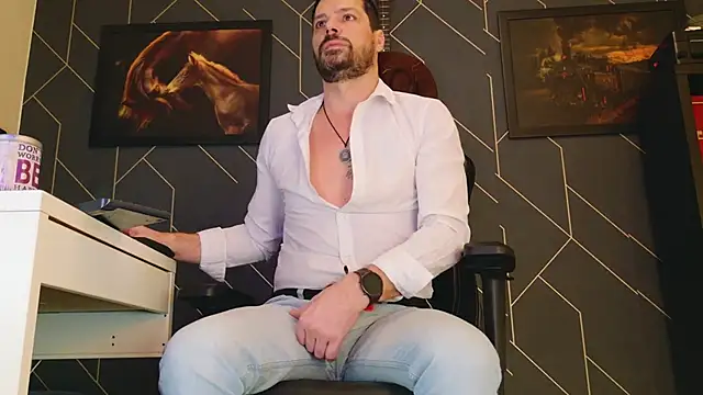 Snapshot of ChrisKox chatting on February 15, 1:11 am ChrisKox online show from February 15, 1:11 am