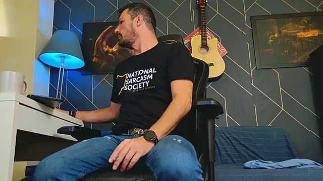 Snapshot of ChrisKox chatting on October 18, 7:57 am ChrisKox online show from October 18, 7:57 am