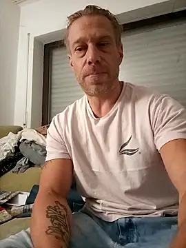 AthleticWomenizer2 online show from May 16, 7:56 pm