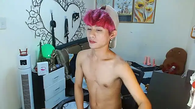 Snapshot of WildestTwink chatting on September 29, 6:04 pm WildestTwink online show from September 29, 6:04 pm