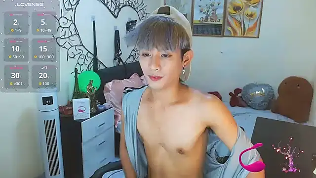 Snapshot of WildestTwink chatting on September 8, 4:17 pm WildestTwink online show from September 8, 4:17 pm