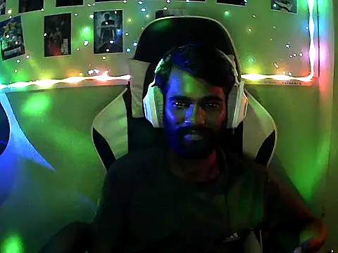 Snapshot of FriskyGender chatting on October 26, 3:25 pm FriskyGender online show from October 26, 3:25 pm