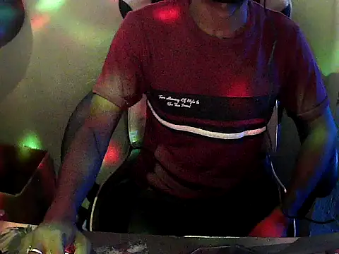 Snapshot of FriskyGender chatting on October 23, 5:49 pm FriskyGender online show from October 23, 5:49 pm