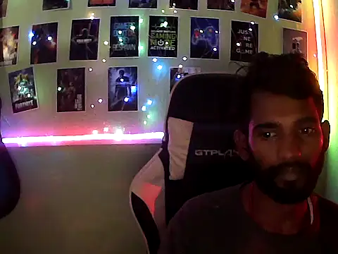 Snapshot of FriskyGender chatting on October 22, 4:21 pm FriskyGender online show from October 22, 4:21 pm