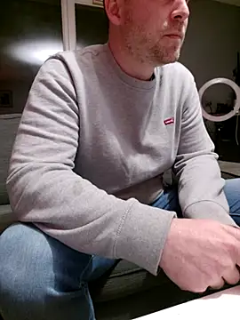 Snapshot of tom_sauwer chatting on October 5, 8:35 pm tom sauwer online show from October 5, 8:35 pm