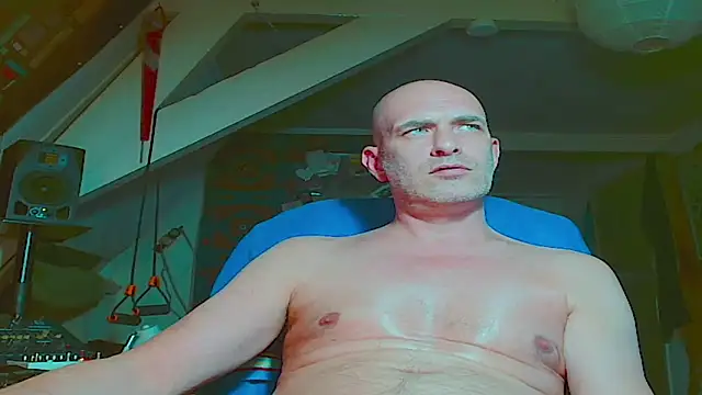 maxhard77 online show from May 12, 2:42 am