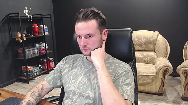 Snapshot of MihasikD chatting on October 29, 3:48 pm MihasikD online show from October 29, 3:48 pm